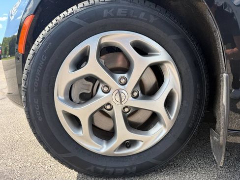 Used 2022 Chrysler Pacifica Limited AWD/4WD image 43