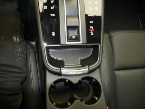 New 2026 Porsche Macan AWD/4WD image 36