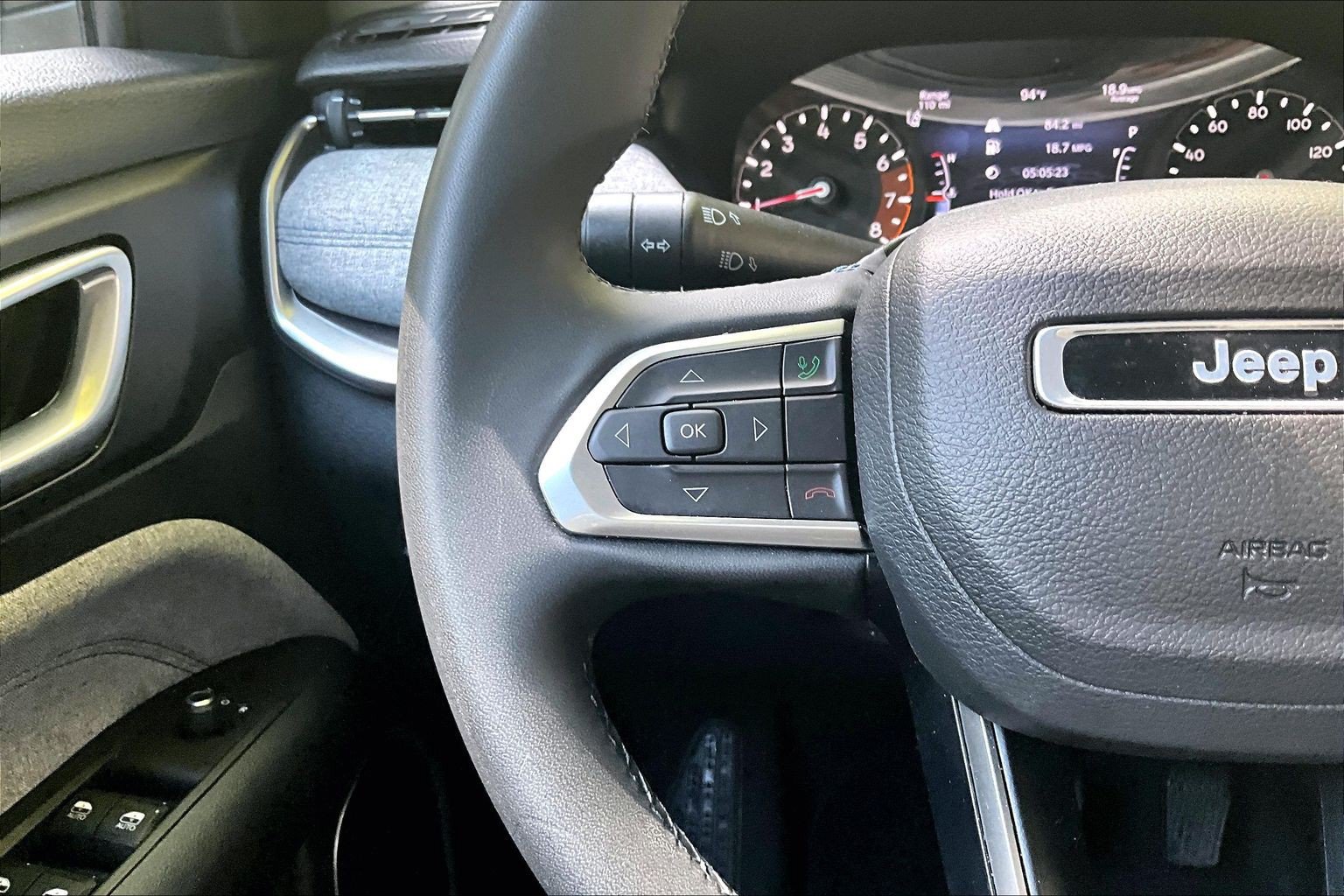 Used 2022 Jeep Compass Latitude FWD image 12