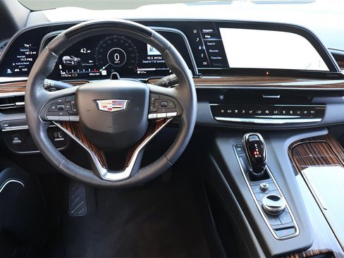 Certified 2023 Cadillac Escalade Premium Luxury image 17