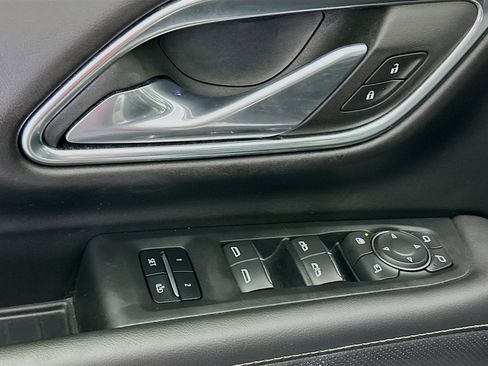 Used 2023 Chevrolet Suburban Premier image 15