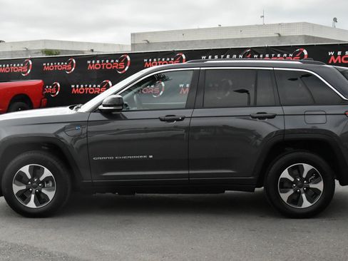 Used 2023 Jeep Grand Cherokee 4WD 4xe image 4