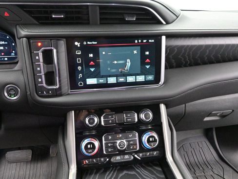 Used 2024 GMC Yukon Denali w/ Denali Reserve Package image 25