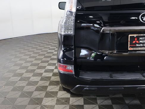 Used 2023 Lexus GX 460 w/ Black Line Special Edition AWD/4WD image 17