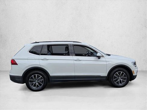 Used 2018 Volkswagen Tiguan SE w/ Panoramic Sunroof Package image 4