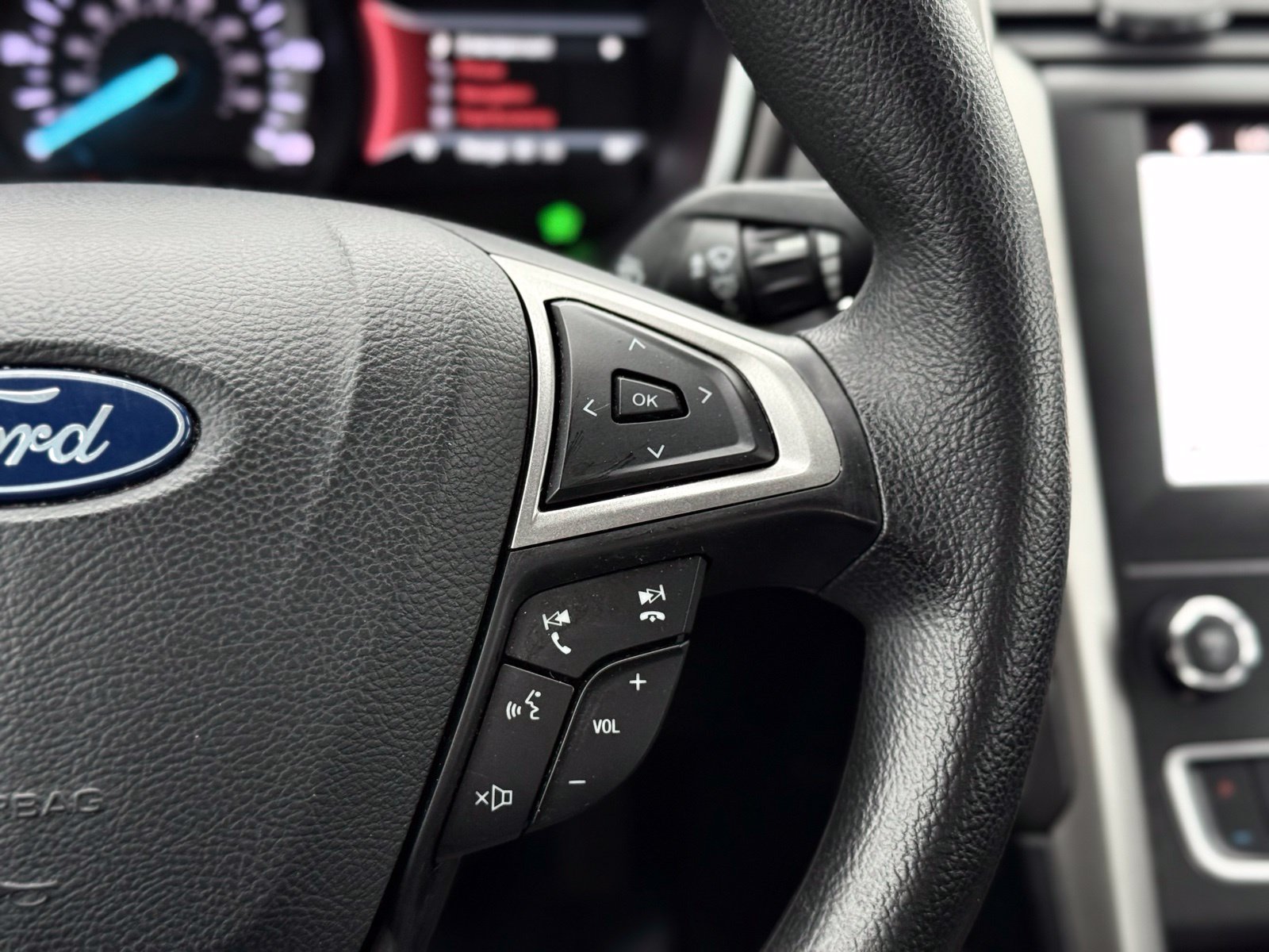 Used 2019 Ford Fusion SE FWD image 26