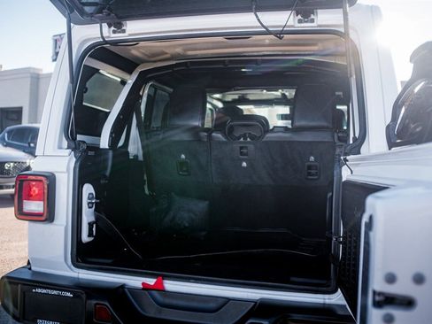 Used 2022 Jeep Wrangler Unlimited Sahara image 38