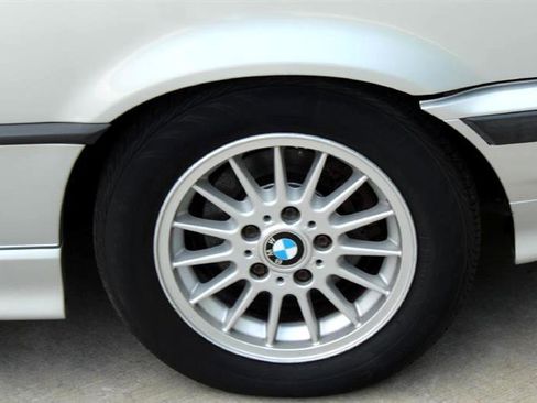 Used 1999 BMW 323i Convertible image 21