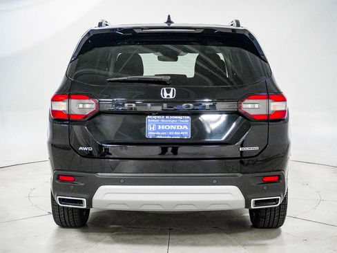 Used 2023 Honda Pilot Touring image 7