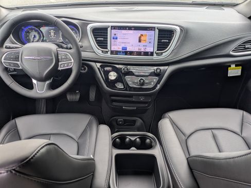 New 2026 Chrysler Pacifica Select image 15
