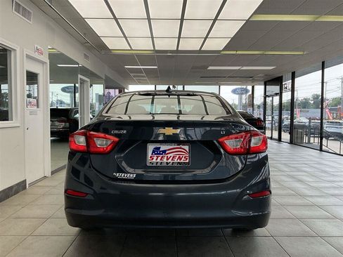 Used 2017 Chevrolet Cruze LT w/ Convenience Package FWD image 6