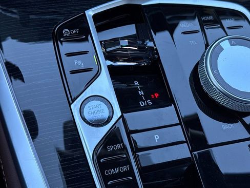 New 2026 BMW X7 M60i w/ Executive Package image 25