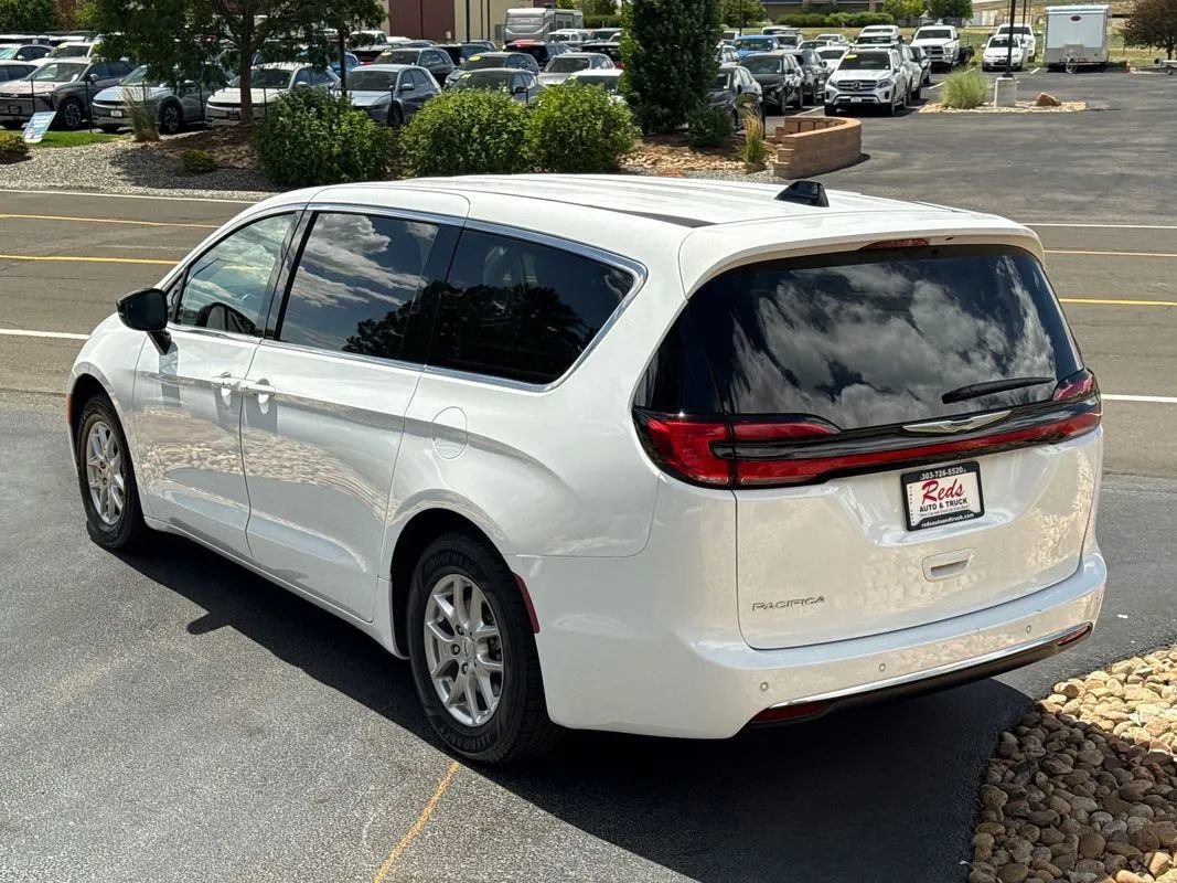 Used 2024 Chrysler Pacifica Touring-L FWD image 50