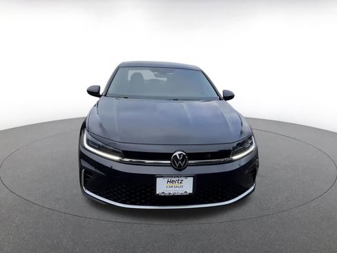 Used 2025 Volkswagen Jetta SE image 4