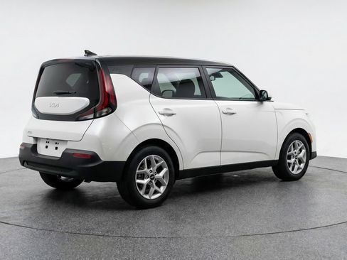 Used 2025 Kia Soul LX w/ LX Technology Package image 9