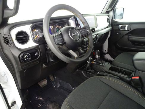 Used 2025 Jeep Gladiator Sport image 20