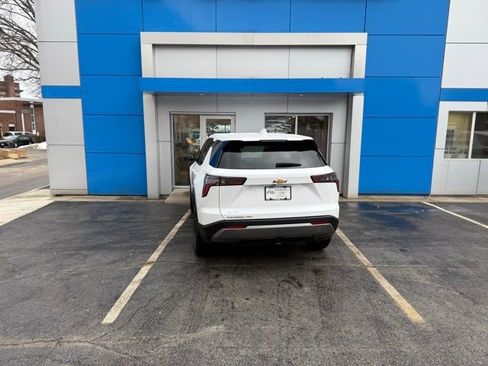 Used 2026 Chevrolet Equinox LT image 6