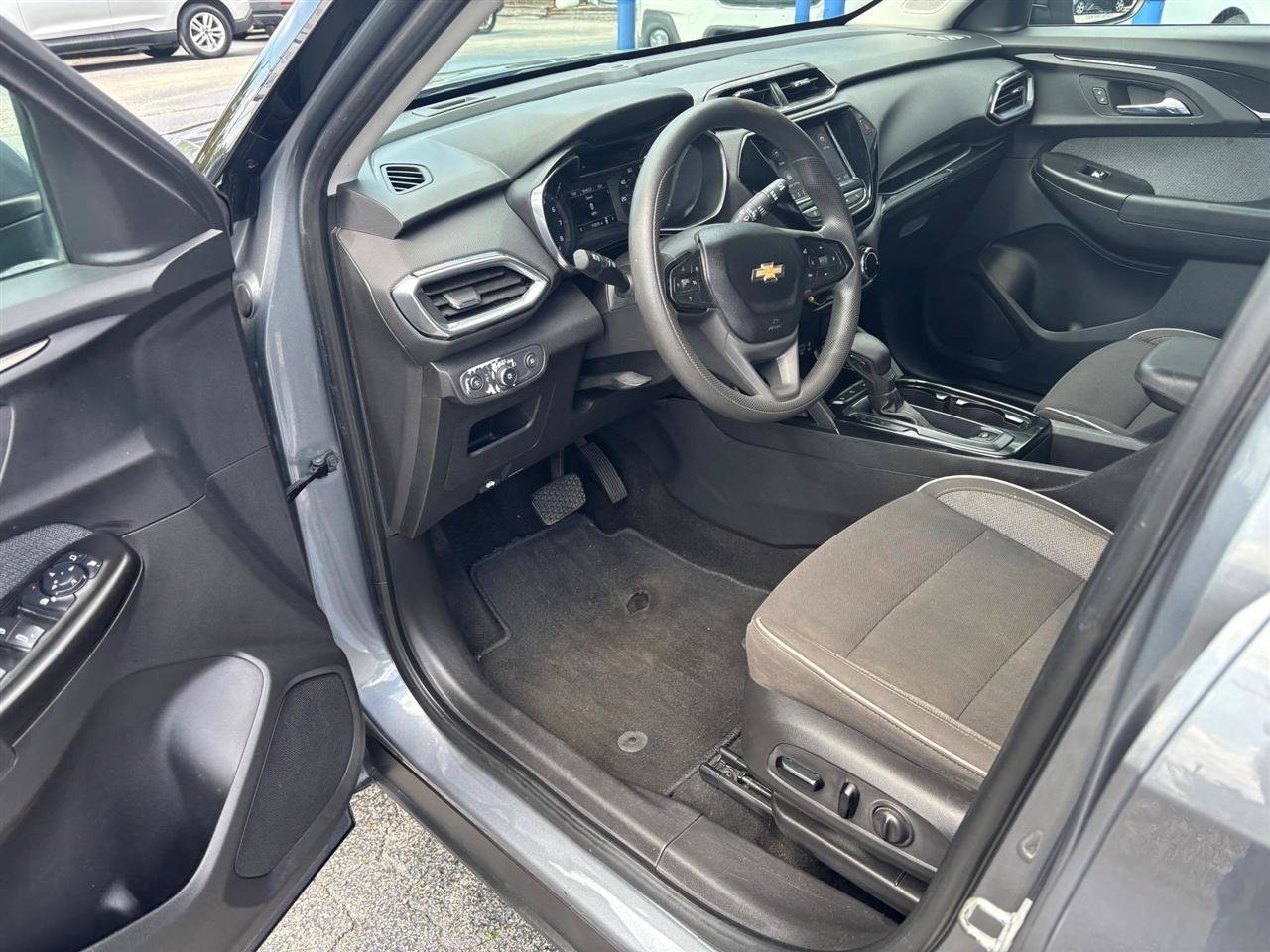 Used 2021 Chevrolet TrailBlazer LT FWD image 9