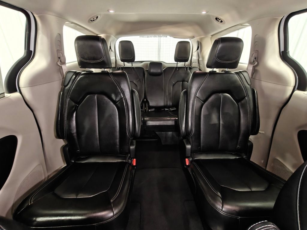 Used 2024 Chrysler Pacifica Touring-L FWD image 20