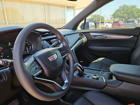 Used 2025 Cadillac XT6 Luxury FWD image 10