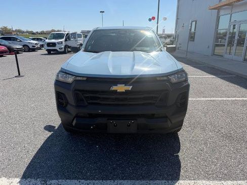 Used 2025 Chevrolet Colorado W/T w/ Advanced Trailering Package AWD/4WD image 3