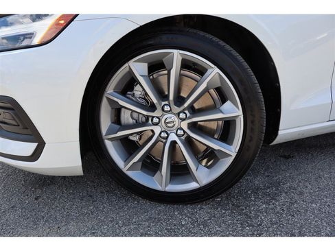 Used 2020 Volvo S60 T6 Momentum AWD/4WD image 13
