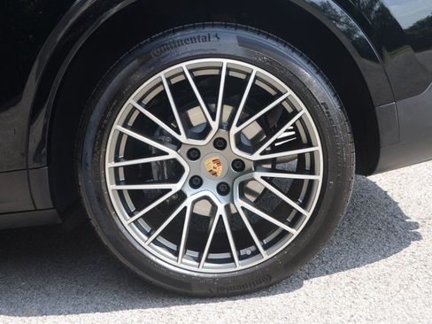 Used 2023 Porsche Cayenne Platinum Edition AWD/4WD image 24