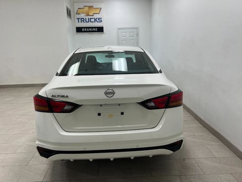 Used 2025 Nissan Altima 2.5 SV image 9