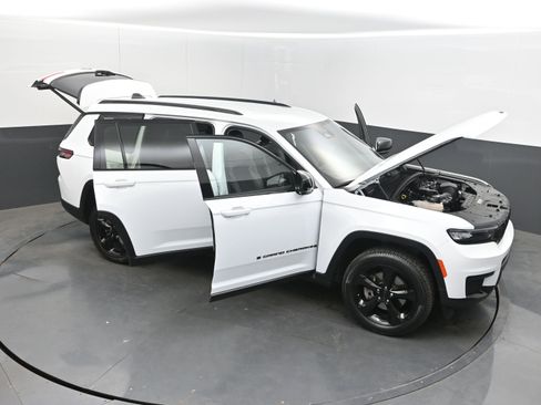 Used 2024 Jeep Grand Cherokee L Laredo image 34