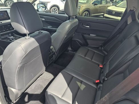 Used 2025 Nissan Rogue SL w/ Tech Package FWD image 12