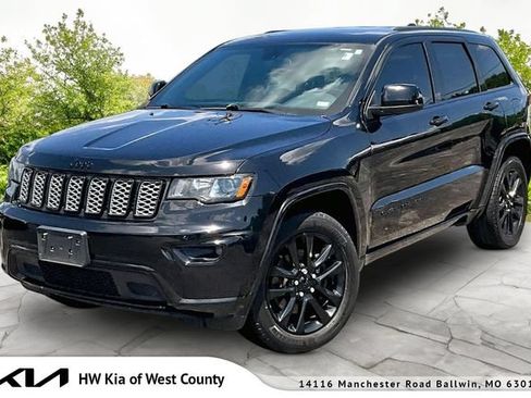 Used 2021 Jeep Grand Cherokee Laredo X AWD/4WD image 1