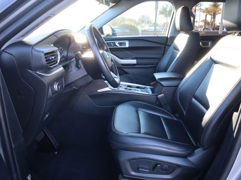 Used 2022 Ford Explorer XLT w/ Equipment Group 202A image 17