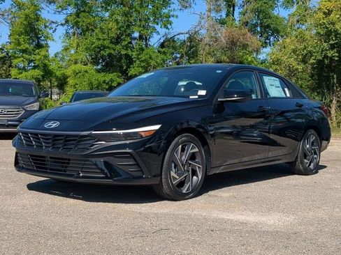 New 2025 Hyundai Elantra SEL FWD image 2