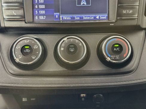 Used 2017 Toyota RAV4 LE FWD image 18