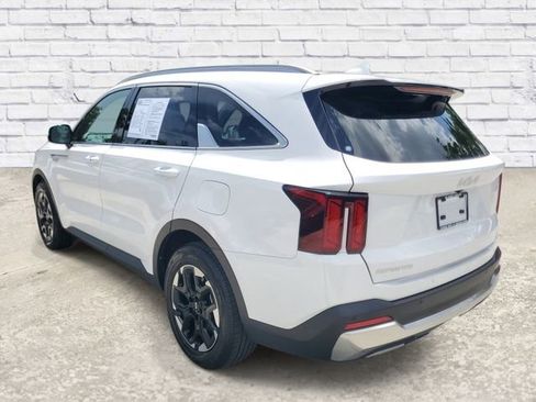 Used 2024 Kia Sorento S w/ Panoramic Sunroof Package FWD image 2