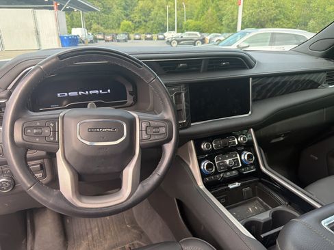 Used 2024 GMC Yukon XL Denali w/ Advanced Technology Package AWD/4WD image 9