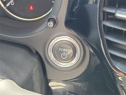 Used 2018 Mitsubishi Outlander SEL image 25