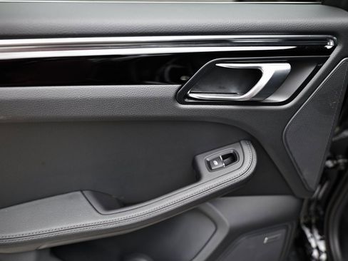 Certified 2024 Porsche Macan image 22