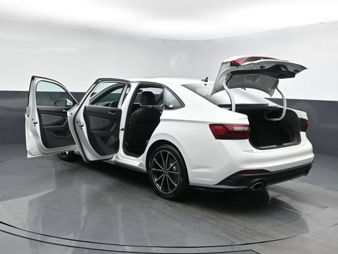 Used 2025 Volkswagen Jetta GLI Autobahn FWD image 28