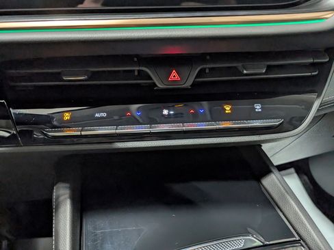 Used 2024 Buick Envision Avenir image 25