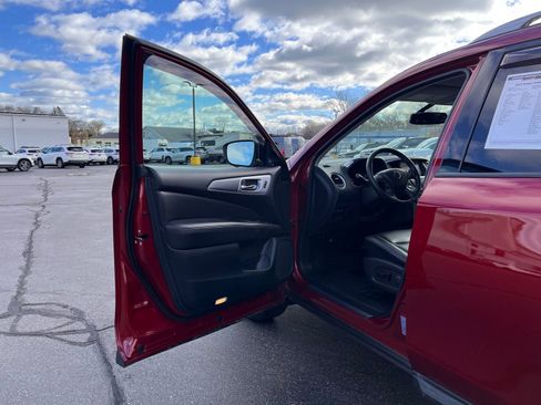 Used 2019 Nissan Pathfinder SL image 20