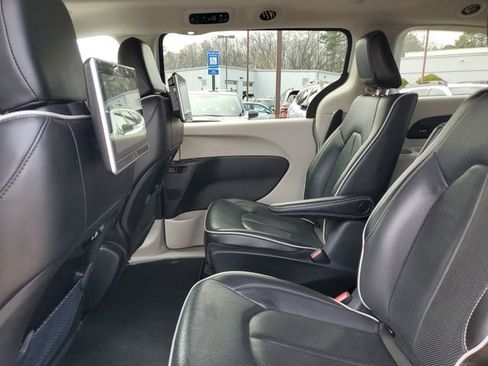 Certified 2023 Chrysler Pacifica Limited image 15