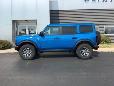 Used 2025 Ford Bronco Badlands AWD/4WD image 2