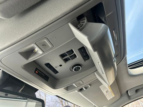 Used 2020 Chevrolet Suburban Premier AWD/4WD image 50