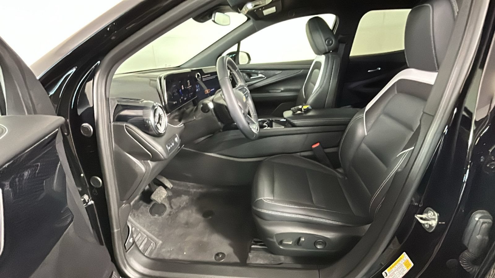 Used 2024 Chevrolet Blazer EV LT AWD/4WD image 13