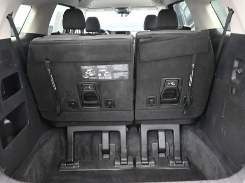 Used 2023 Kia Carnival LX image 11