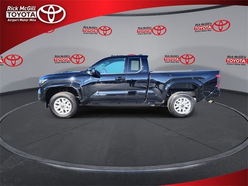 Used 2025 Toyota Tacoma SR5 image 5