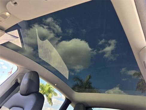 Used 2024 Tesla Model Y Long Range image 17