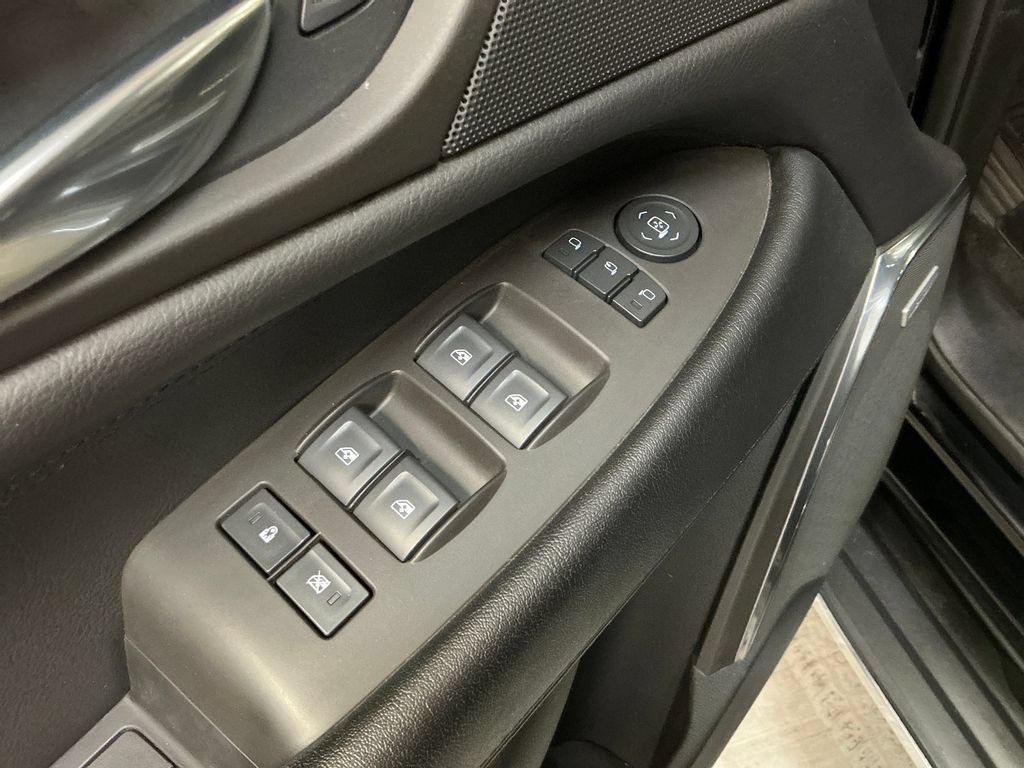 Used 2015 Cadillac Escalade Luxury AWD/4WD image 16