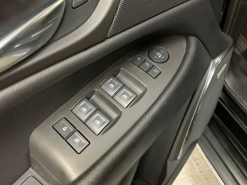 Used 2015 Cadillac Escalade Luxury AWD/4WD image 16